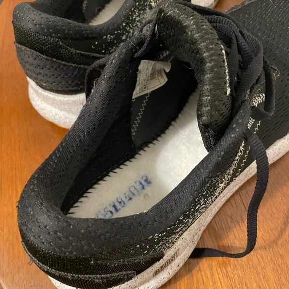 Brooks Ghost 16 women’s running 
Shoe 
Size 8 1/2 
Medium Width
Comfortable
GUC - Picture 6 of 8